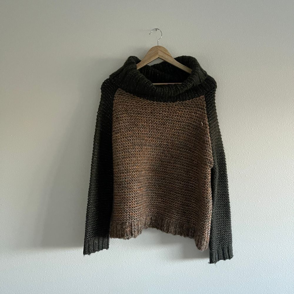 John and Jenn‎ Chunky Knit Two-Tone Turtleneck Sweater